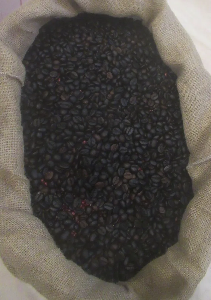Sack mit gerösteten Kaffeebohnen
