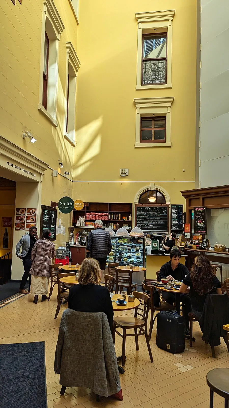 Warmes Interieur des Kaffeehauses